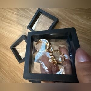 5 jewelry encasing